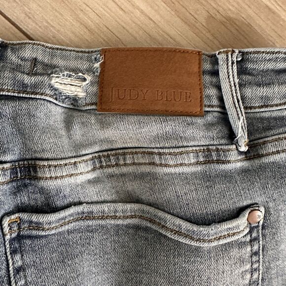 Judy Blue Mid Rise Tinted Pin Tack Detail Flare Jeans Size 16W - Picture 7 of 8